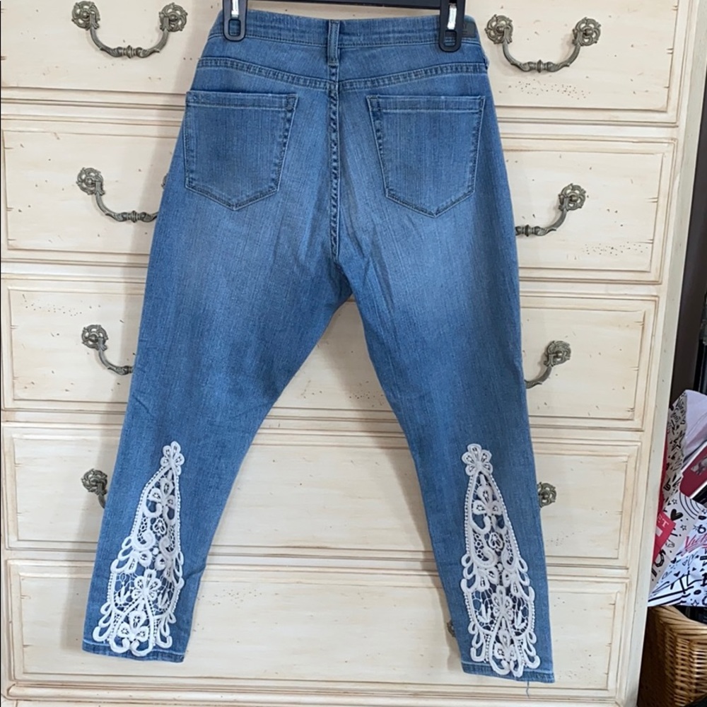 Blue skinny jeans with lace